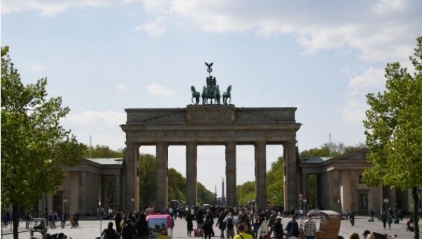 People visit the Pariser Platz at the east side of the Brandenburg Gate in Berlin, capital of Germany, April 28, 2022.