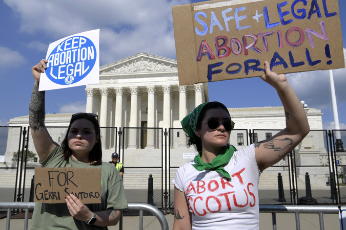 - Activists from the groups Bans Off Our Bodies and Pro Choice protest against the ruling that prohibits abortion today, in front of the Supreme Court in Washington