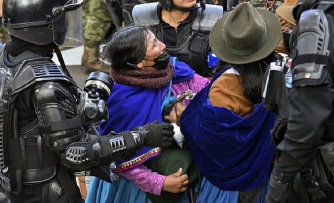 Riot police surround a group of women and children, Ecuador, June 28, 2022.