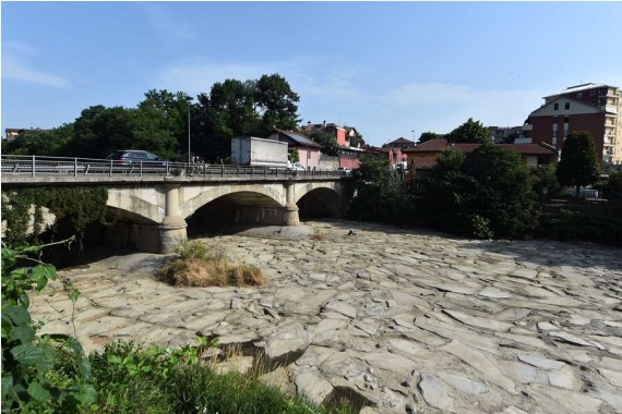 Photo taken on June 17, 2022 shows the desiccated bed of a river in Turin, Italy.