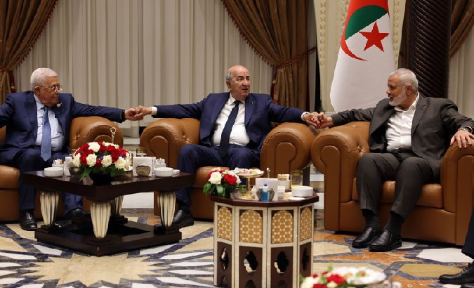 Palestinian President Mahmoud Abbas (L), Algerian President Abdelmadjid Tebboune (C), and Hamas chief Ismail Haniyeh (R).