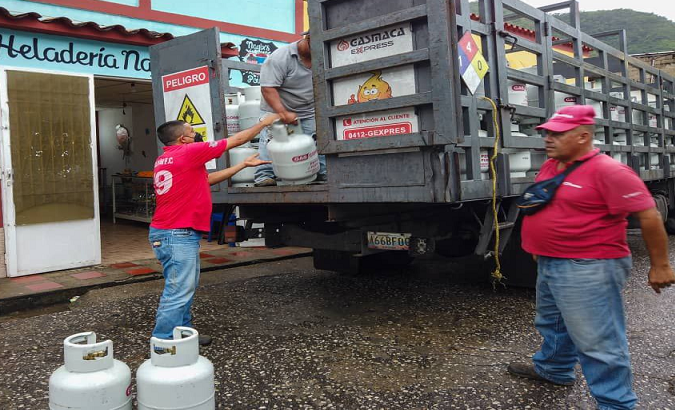 Distribution of domestic gas cylinders in the municipality of Acosta, Venezuela, July 7, 2022.