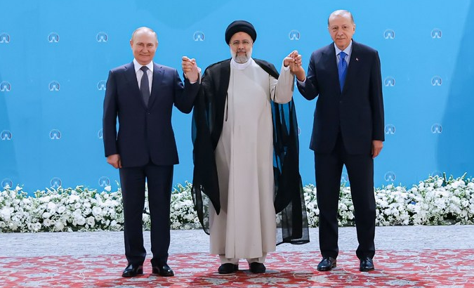 Presidents Ebrahim Raisi (C), Vladimir Putin (L) & Recep Tayyip Erdogan, July 19, 2022.