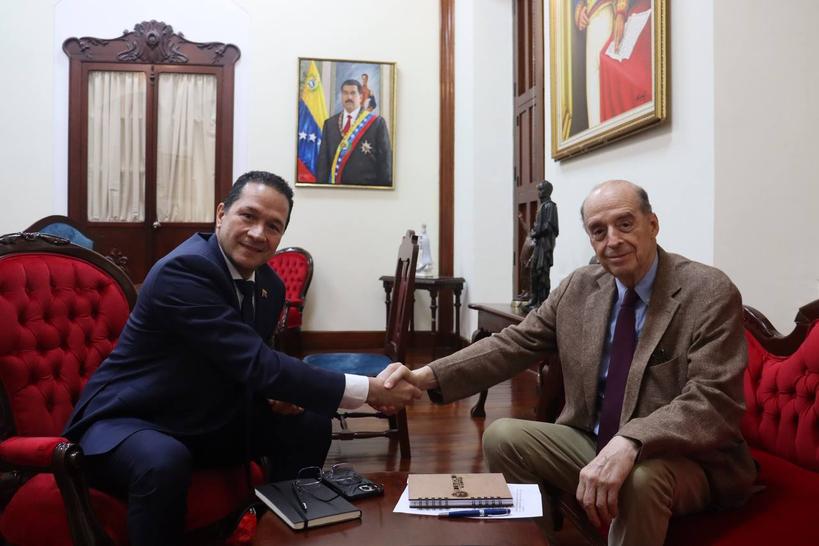 Venezuelan Foreign Minister, Carlos Faria (L) and Colombian Foreign Minister designate Álvaro Leyva Durán