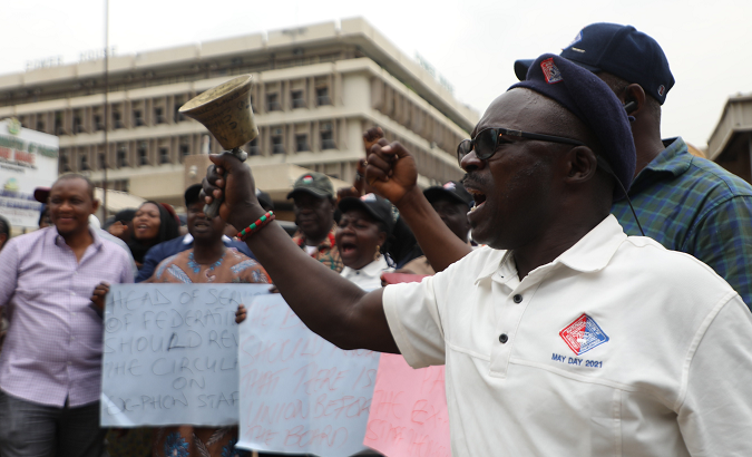 Protest in front of the Transmission Company, Abuja, Nigeria, Aug. 17, 2022.