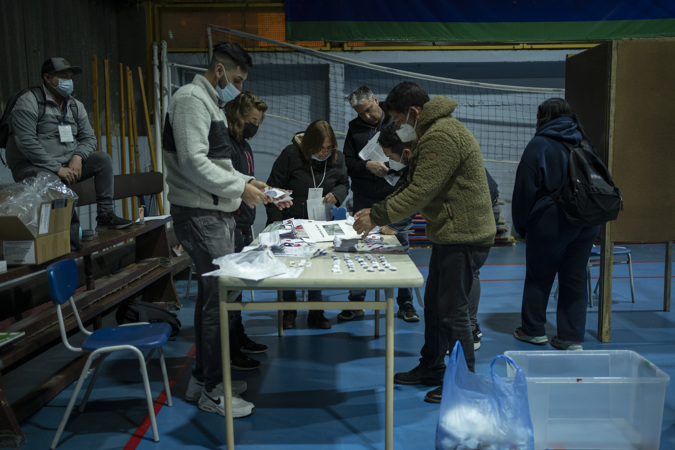 Jurors count the votes of the constitutional plebiscite today, at the Italian School of Valparaíso (Chile)