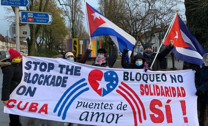 People demand an end to the U.S. blockade against Cuba in London, U.K., Sept. 4, 2022.