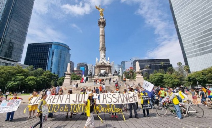 People demanding Julian Assange's freedom in Mexico City, Sept. 11, 2022.