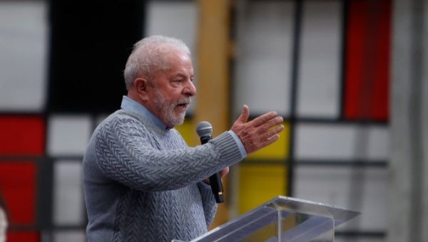 The former Brazilian president and current candidate for the Presidency, Luiz Inácio Lula da Silva, speaks during a visit to a fair of organic products of the peasant movements and a meeting with representatives of cooperatives national