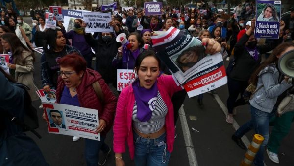 Women protest the alleged murder of lawyer María Belén Bernal