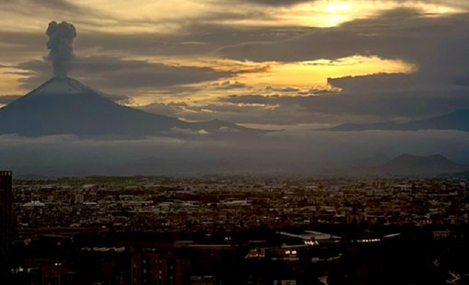 Popocatepetl volcano spewing ash over the State of Mexico, Sept. 2022