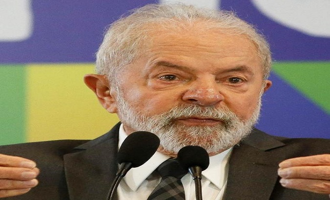 Former president Luiz Inácio Lula da Silva maintains the lead in voting intentions with 48.3 percent. Sep. 27, 2022.