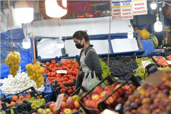 A woman shops at a market in Ankara, Türkiye, Oct. 3, 2022. Türkiye's annual inflation hit 83.45 percent in September, the highest in 24 years, the Turkish Statistical Institute announced on Monday.