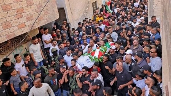 People accompanies the corpse of a Palestinian killed by Israeli troops, Oct. 28, 2022.