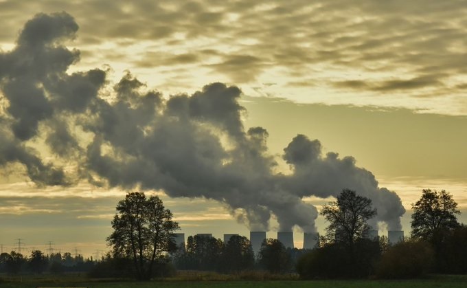 Image with industrial emissions of greenhouse gases.