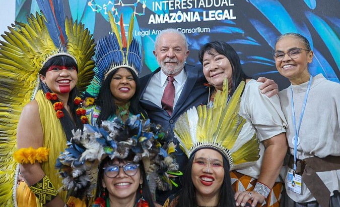 Brazilian President-elect Lula da Silva (C) and Indigenous leaders in Egypt, Nov. 16, 2022.