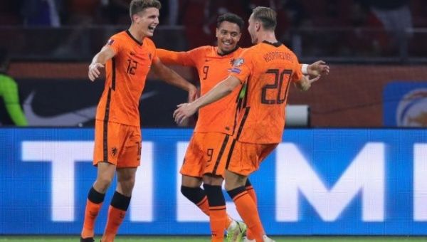 Guus Til (L) of the Netherlands celebrates with his teammates Donyell Malen (C) and Teun Koopmeiners during the 2022 FIFA World Cup 2022 qualifier against Turkey in Amsterdam, Sept. 7, 2021.
