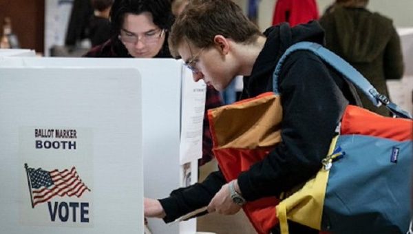 U.S. citizens casting their votes, Nov. 2022.