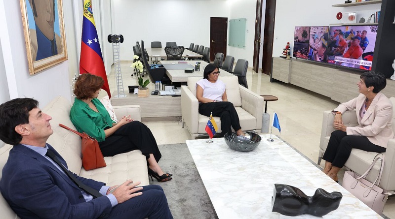 Venezuelan VP Delcy Rodríguez with UN reps