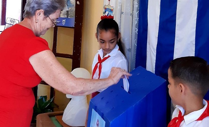 A citizen casts her vote in the municipal elections, Nov. 27, 2022.