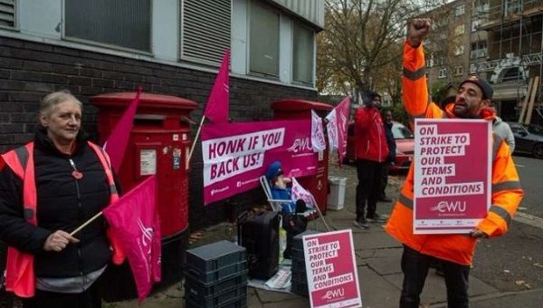 Royal Mail workers on strike, Nov. 30, 111.