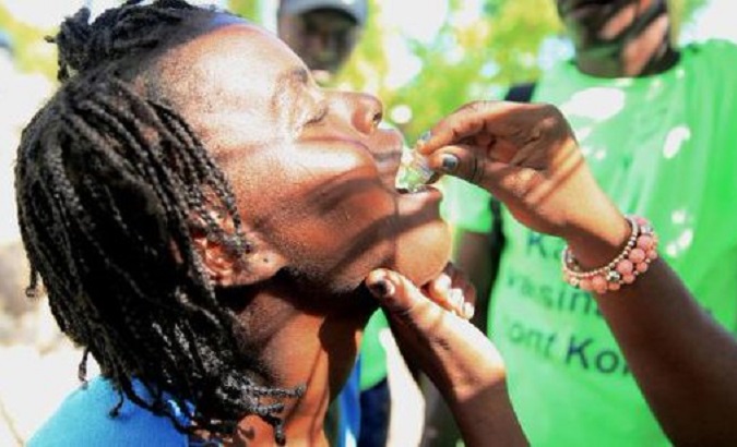 A citizen gets a cholera vaccine, 2022.