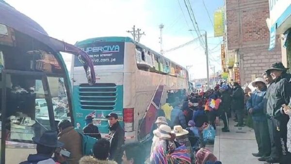 From other provinces such as Chucuito and El Collao, more than a thousand people left for the Peruvian capital to join the march.