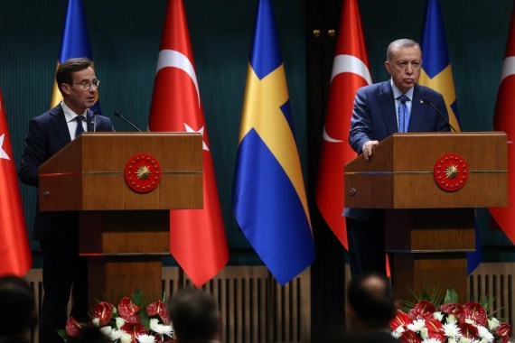Turkish President Recep Tayyip Erdogan (R) and Swedish Prime MinistUlf Kristersson attend a joint press conference in Ankara, Türkiye, on Nov. 8, 2022.