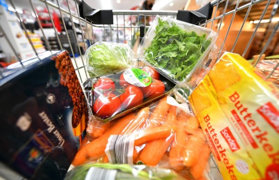 This photo taken on Nov. 11, 2022 shows goods in a shopping trolley at a supermarket in Berlin, capital of Germany.