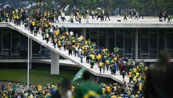 Far right Bolsonaro supporters attempt to take over congress 