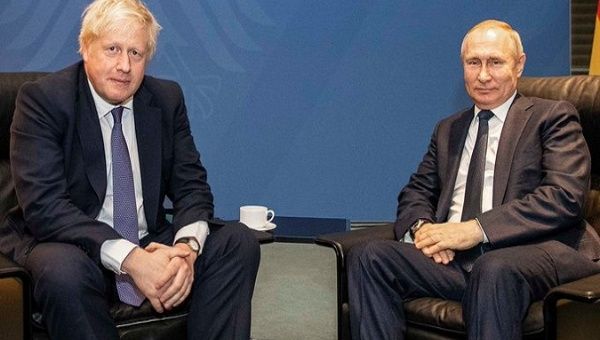 Former U.K. Prime Minister Boris Johnson (L) and Russian President Vladimir Putin (R).