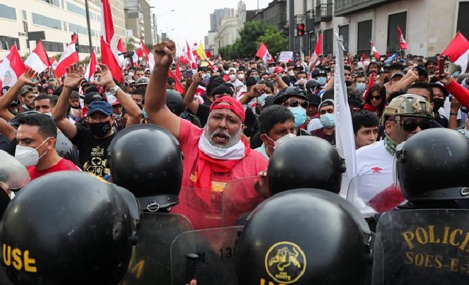 Peruvians protesting against the Boluarte's authoritarian regime, 2023.
