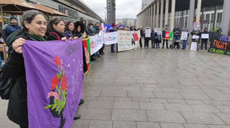 La gira de protesta de las mujeres afganas bajo el lema "No al apartheid de género en Afganistán" hizo escala el martes en Colonia, Aleemania.