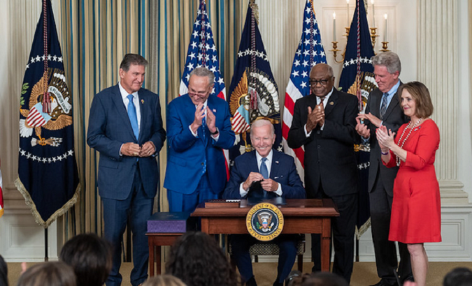 U.S. President Joe Biden (C) signing the Inflation Reduction Act, August 16, 2022.