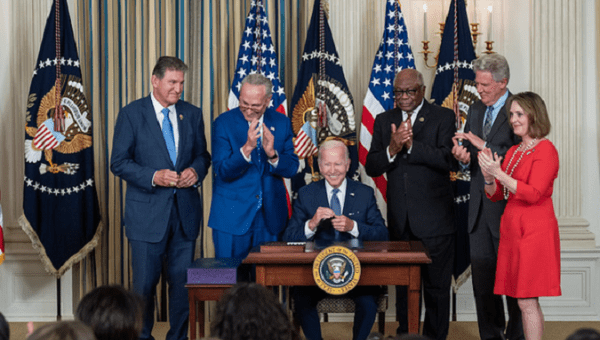 U.S. President Joe Biden (C) signing the Inflation Reduction Act, August 16, 2022.