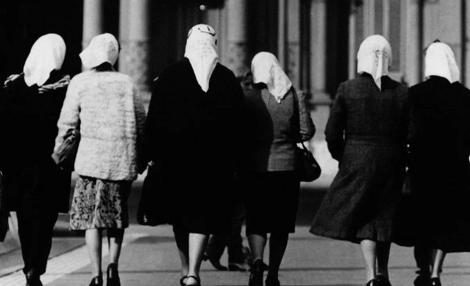 Mothers of the politically dissapeared heading to the government palace in Buenos Aires, 1977.