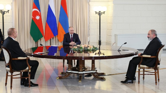 El encuentro se produjo en el marco del foro de la Unión Económica Euroasiática, que se celebra en Moscú.