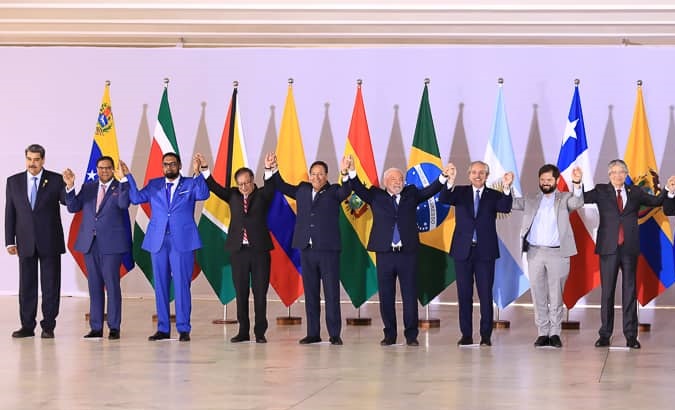 President Nicolas Maduro (L) and other South American heads of state in Brasilia, Brazil, May 30, 2023.