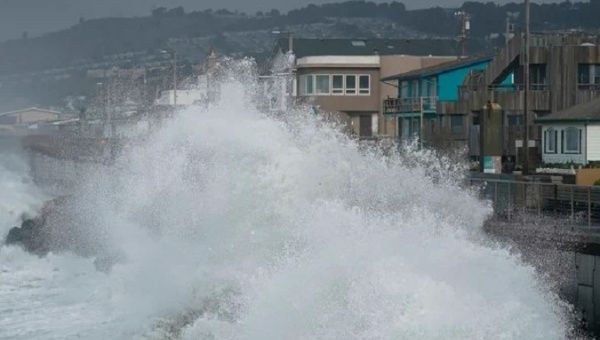 Strong swells off the California coast, January 2023.