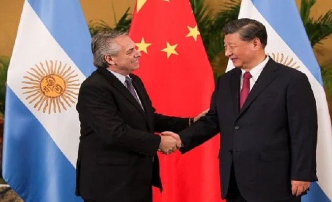Argentine President Alberto Fernandez (L) and Chinese President Xi Jinping.