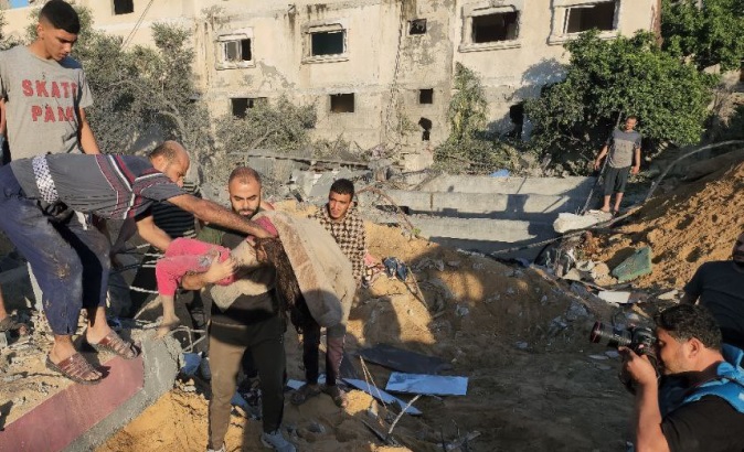 Rescue of the body of a Palestinian killed by Israeli bombings, Oct. 14, 2023.