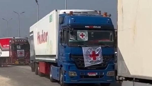 ICRC convoy passes through the Rafah crossing towards Gaza.