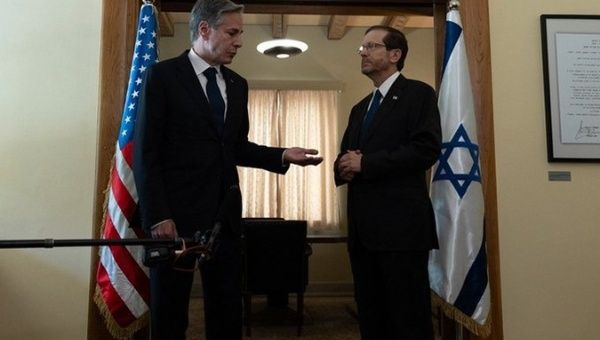 U.S. State Secretary Antony Blinken (L) and Israeli President Isaac Herzog (R).