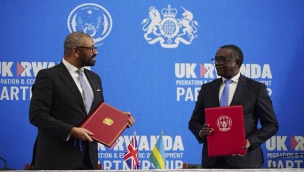 Britain's Home Secretary James Cleverly and Rwandan Foreign Minister Vincent Biruta signed the agreement in Kigali, the Rwandan capital. Dec. 6, 2023. 