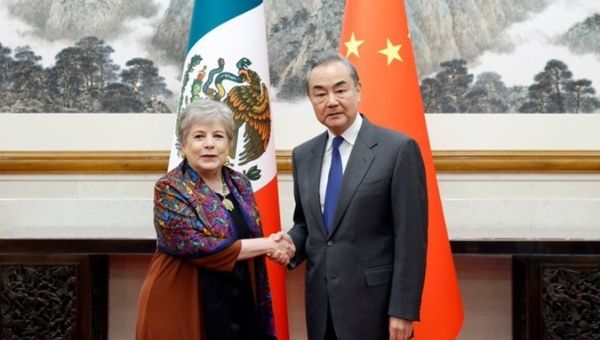Foreign ministers Alicia Barcena (L) and Wang Yi (R), Dec. 5, 2023. 