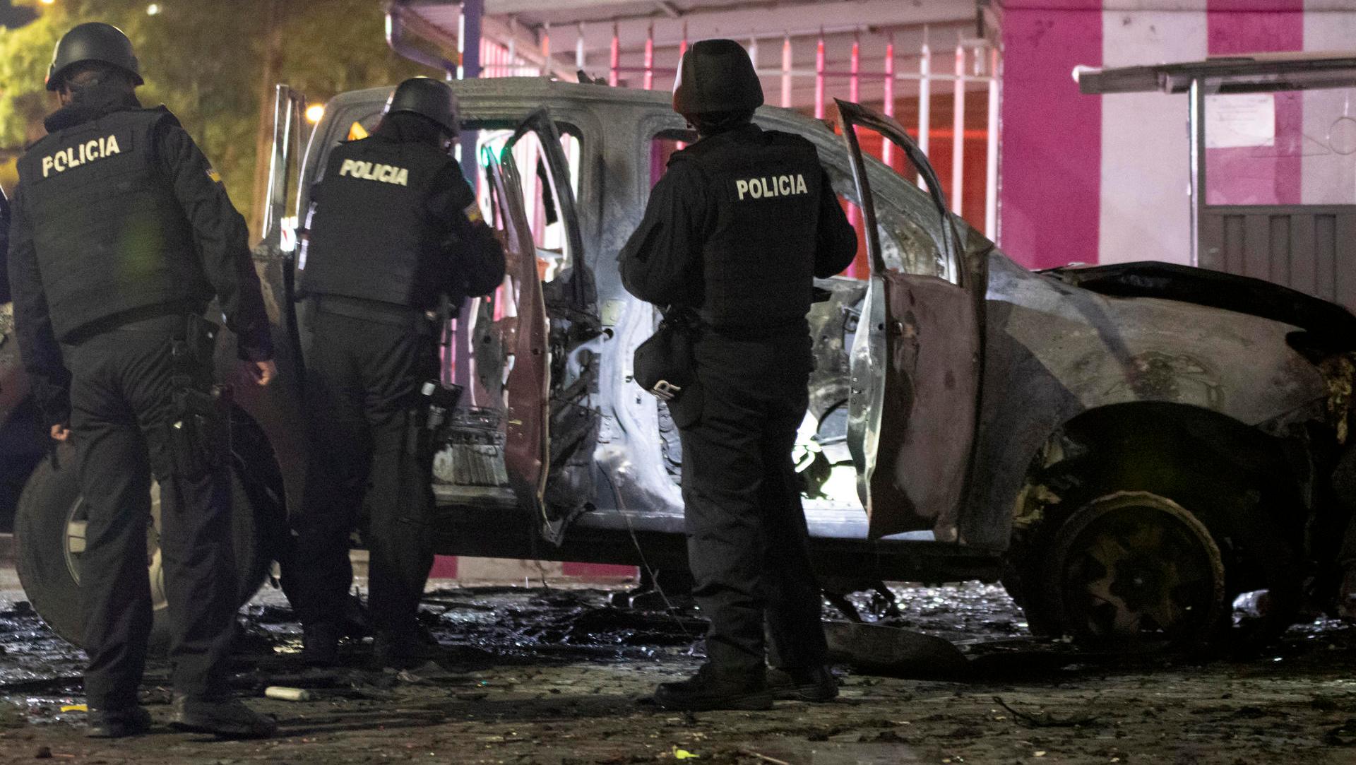 Both the escapes and the riots were accompanied by a wave of violent actions attributed to organized crime gangs that included explosions and car fires.