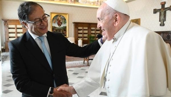 Colombian President Gustavo Petro (L) & Pope Francis (R), Jan. 19, 2024.