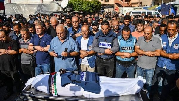 Palestinian journalists honor a colleague killed by Israeli occupation forces, 2023.