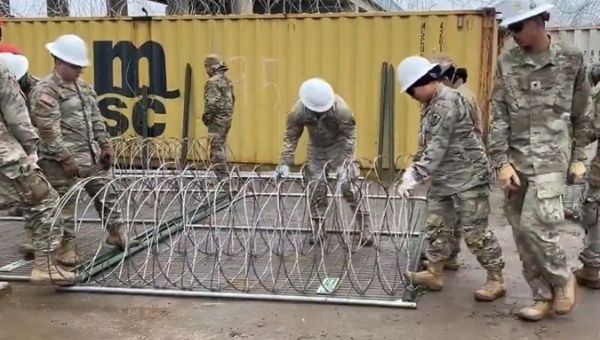 National Guard members prepare fences to prevent the passage of migrants in Texas, Jan. 25, 2024.