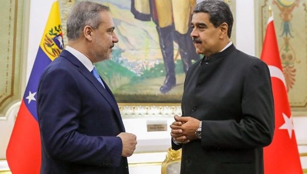 The Venezuelan president received this Friday the Turkish FM in the Miraflores palace, Caracas.